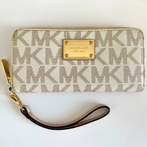 Michael Kors Jet Set Continental Wallet